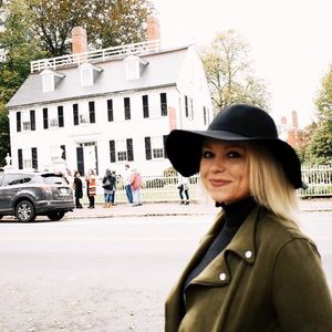 Meet your Posher, Lauren